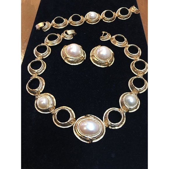 Pearl Vintage Jewelry Parure Set Necklace Bracelet and Earrings Golden Brush Pea - Picture 2 of 5